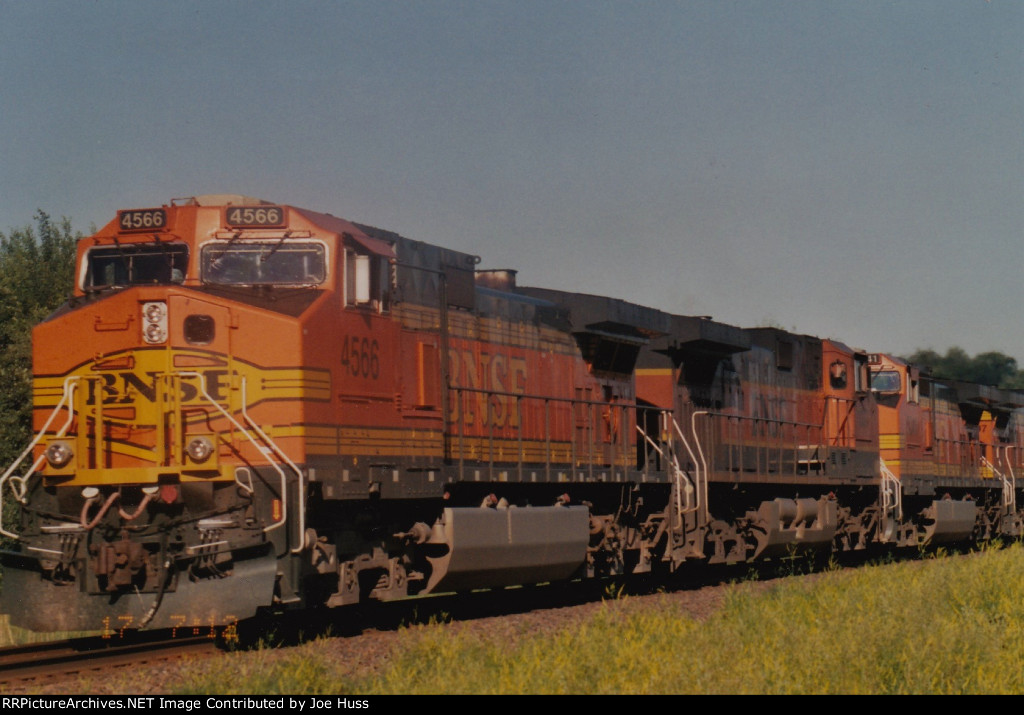 BNSF 4566 East